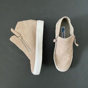 Steve Madden Caliber Sneaker Wedge Taupe Suede Women’s size 5.5M